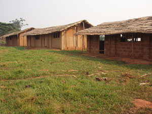 Construcción de 3 aulas escolares. Manzombe